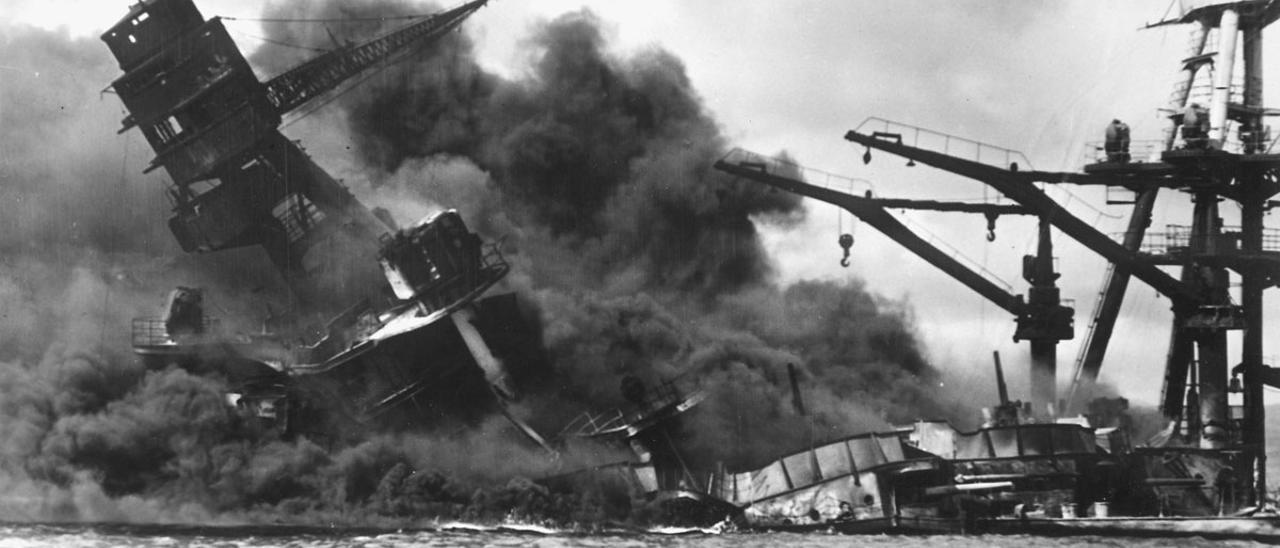 El USS Arizona, bombardeado el 7 de abril de 1941 en Pearl Harbor.