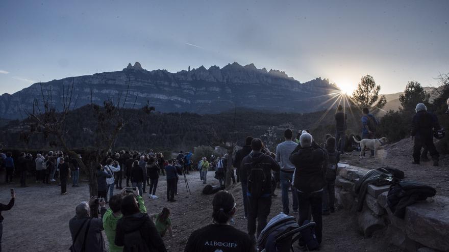 Castellbell reforça amb un mercat i degustacions l&#039;observació de la posta de sol per la Foradada