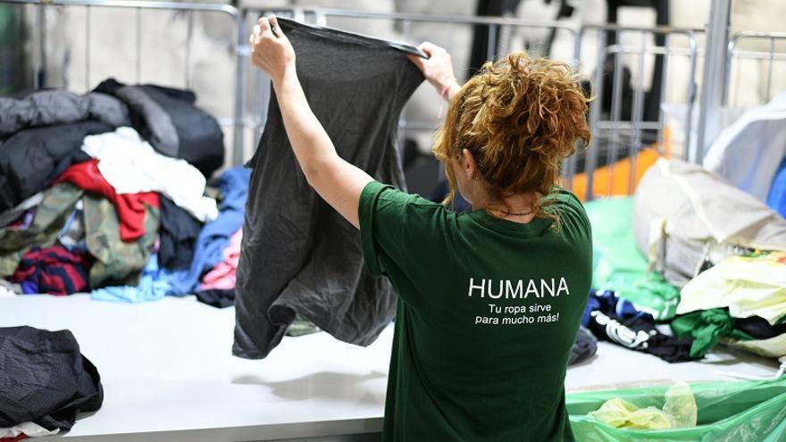 Dos millones de prendas recicladas en Carballo generaron 26 empleos