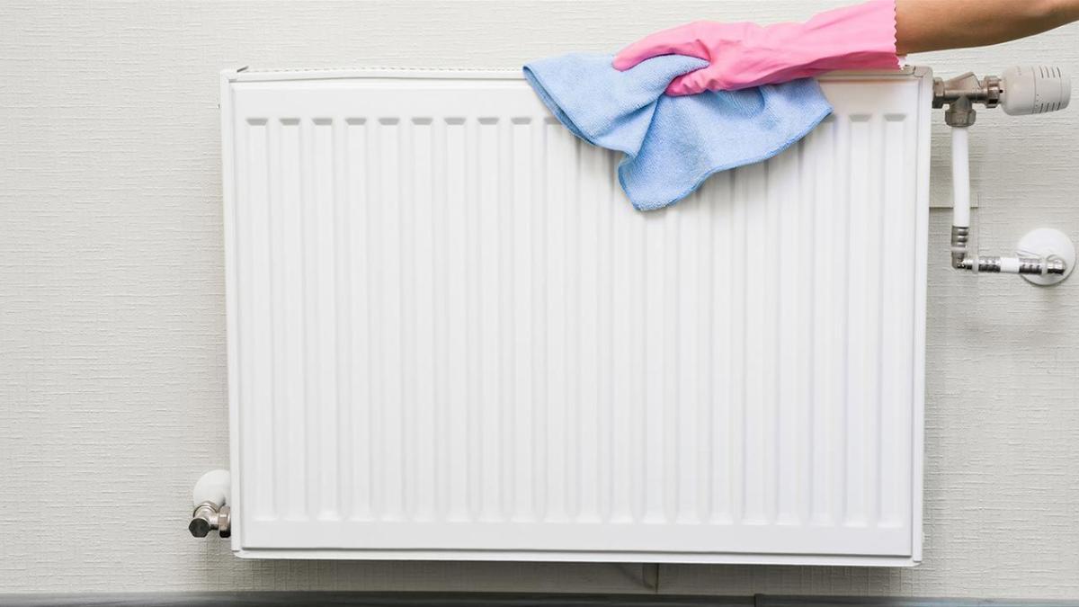 Antes de comenzar cualquier tarea de limpieza, asegúrate de apagar completamente el sistema de calefacción para evitar quemaduras y otros riesgos.