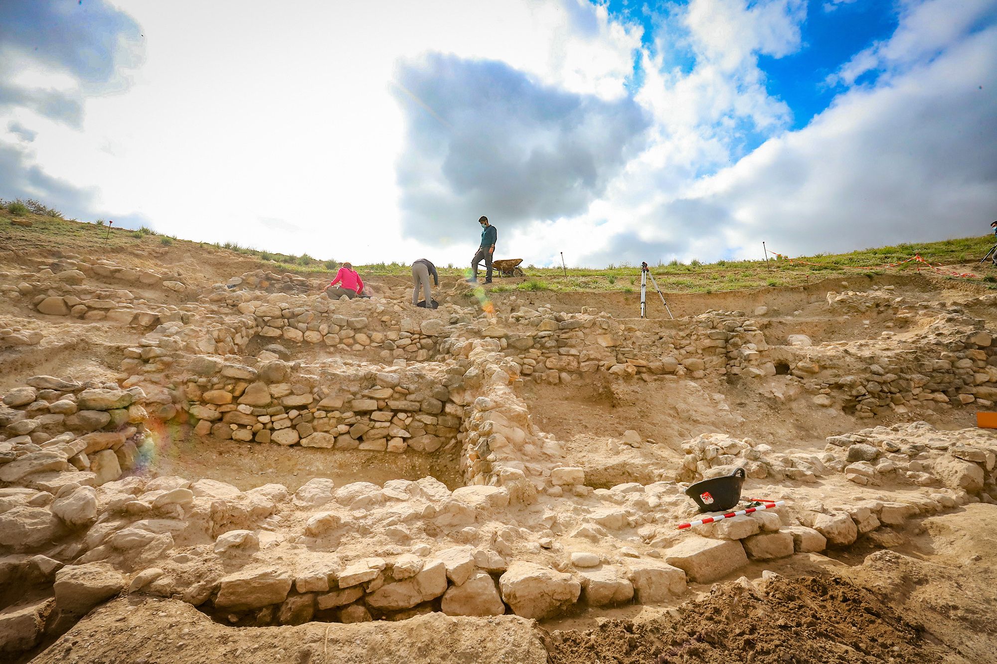 Excavaciones arqueológicas en el yacimiento de Los Saladares