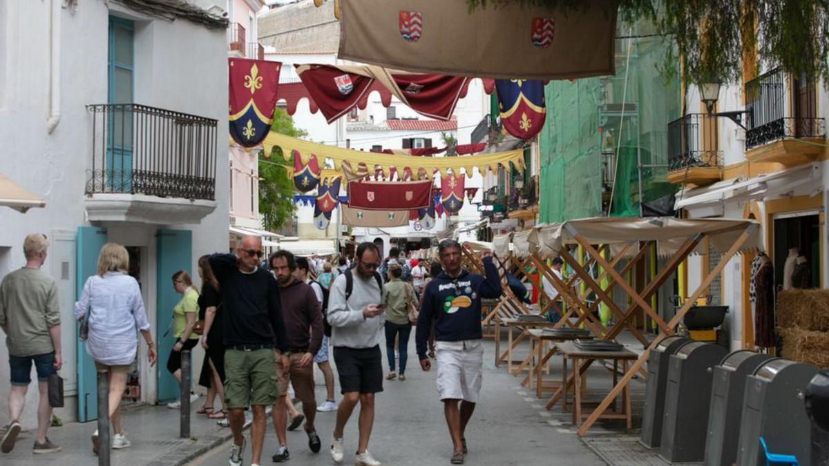 Aspecto de la calle de Antoni Palau, en la Marina, ayer. 