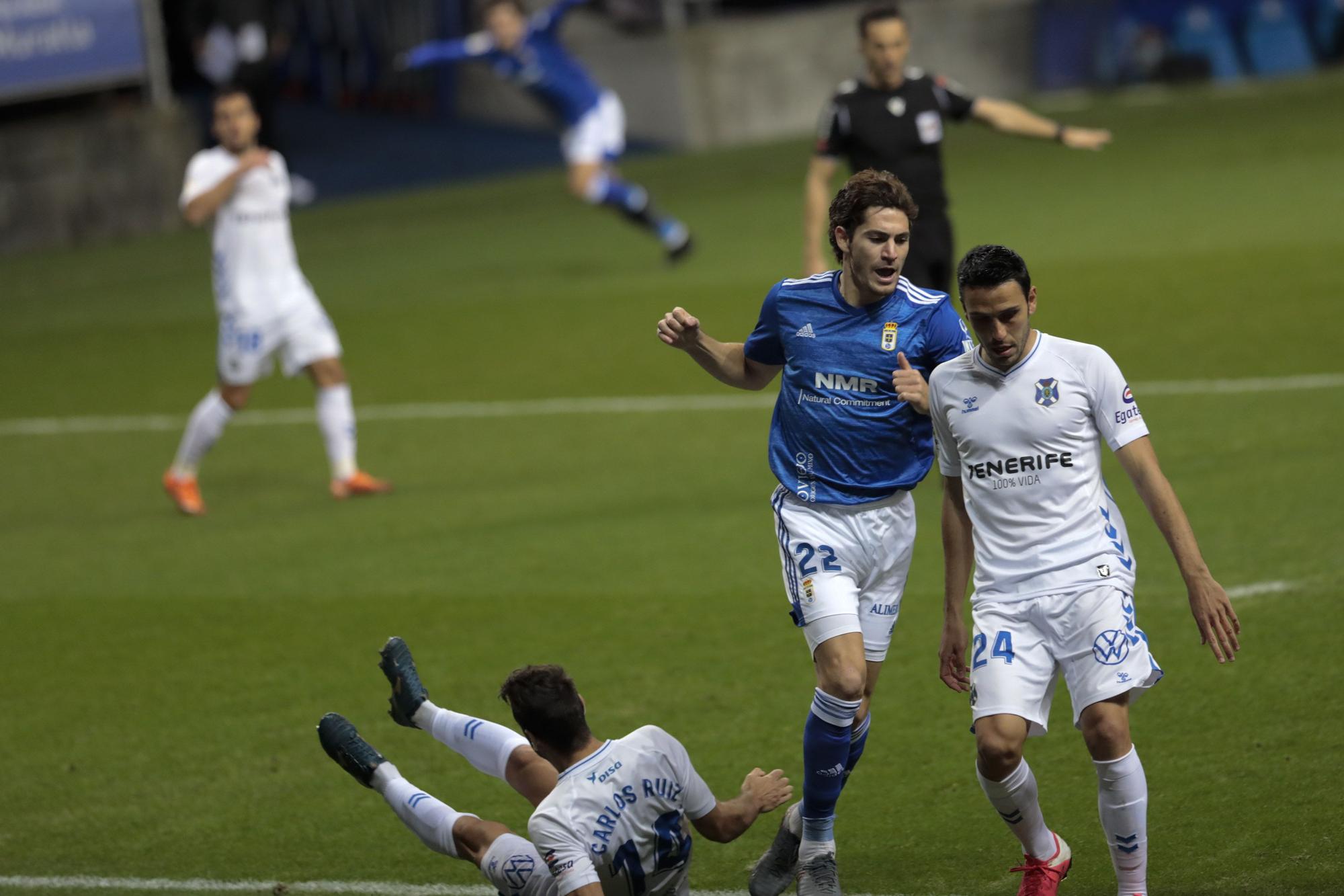 El partido del Oviedo ante el Tenerife, en imágenes