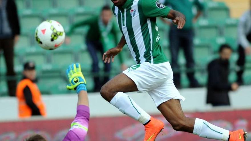 Marcelino sueña con una delantera Bakambu-Soldado