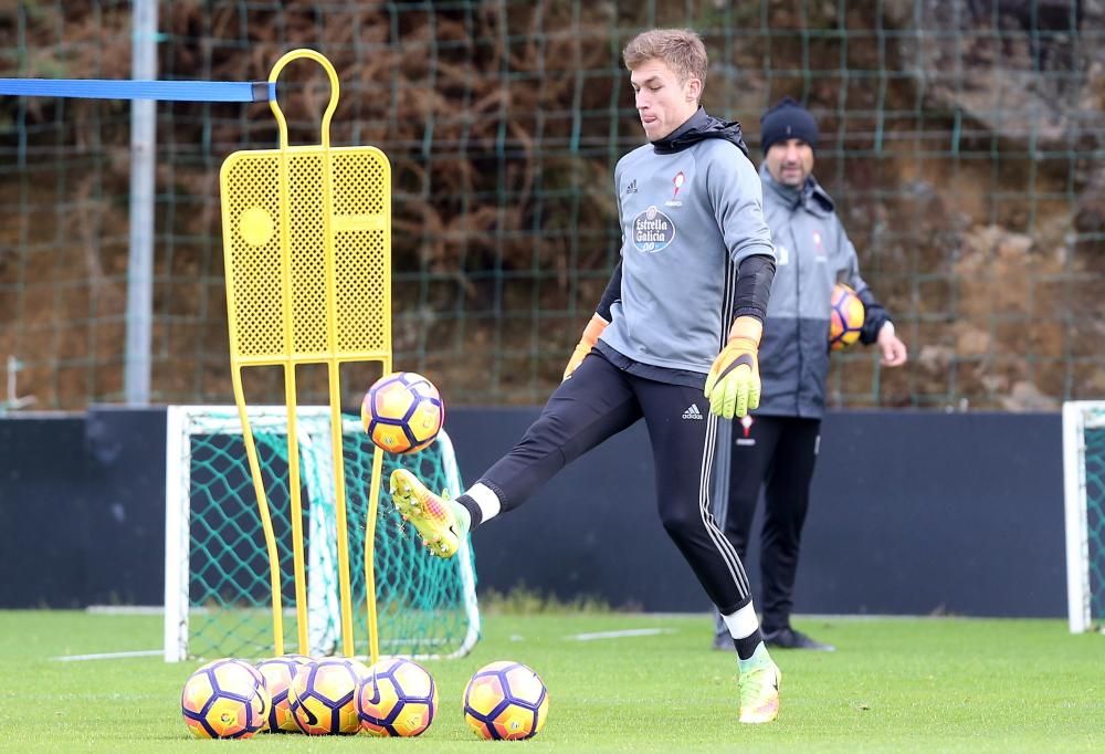 Eduardo Berizzo pone a punto a sus jugadores antes de la visita a Ipurua