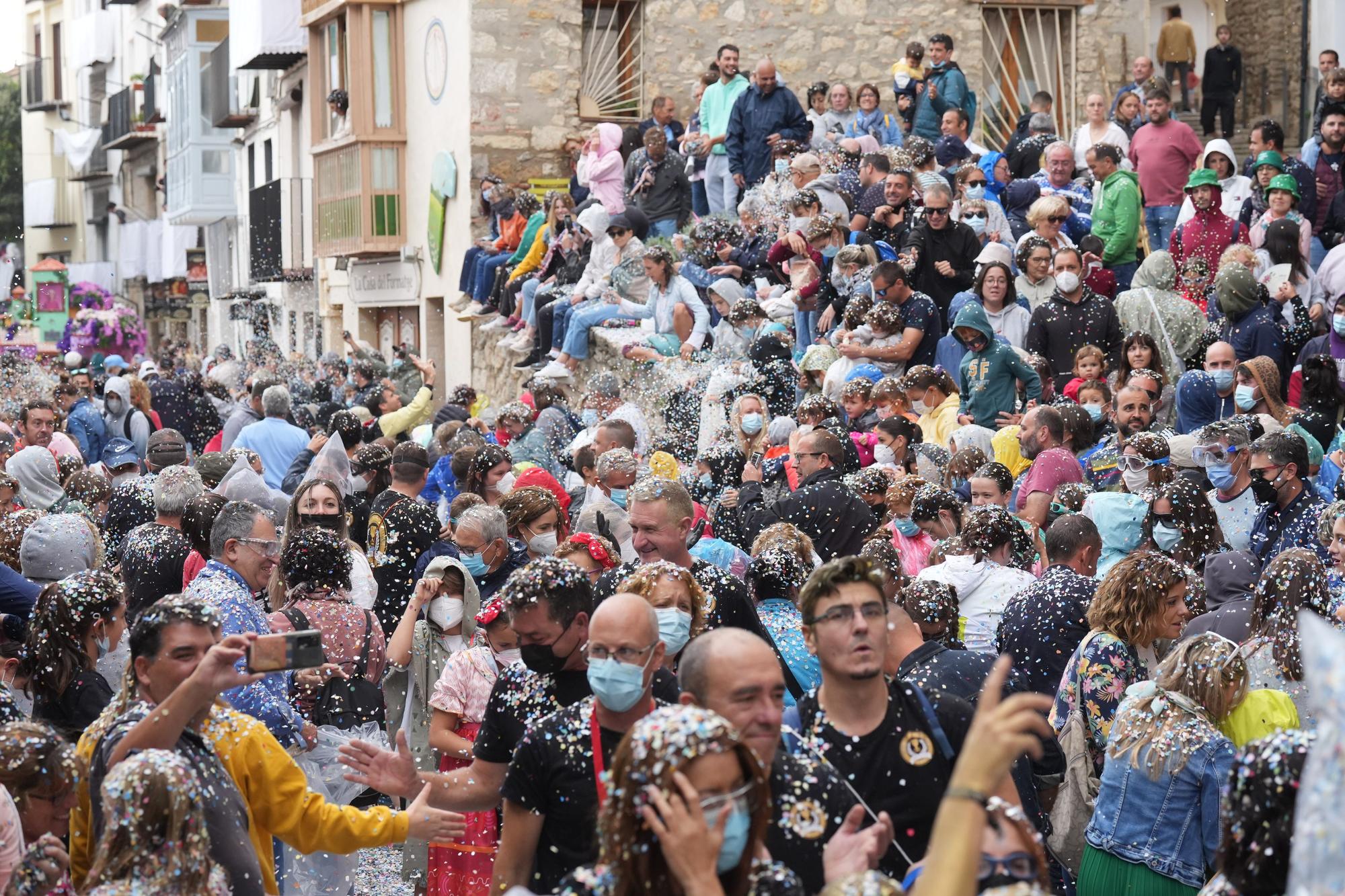 Búscate en el desfile de carrozas y disfraces de l'Anunci de Morella