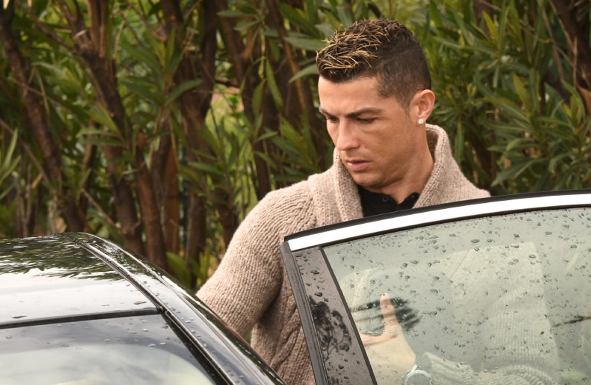 Los coches favoritos de Cristiano Ronaldo son los Bugatti, por eso tiene tres
