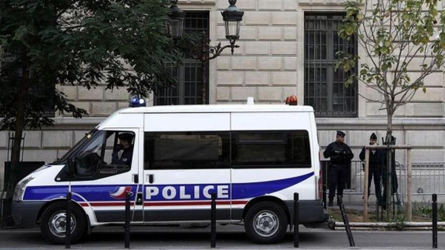 Francia investiga la muerte de un repartidor durante un violento control policial