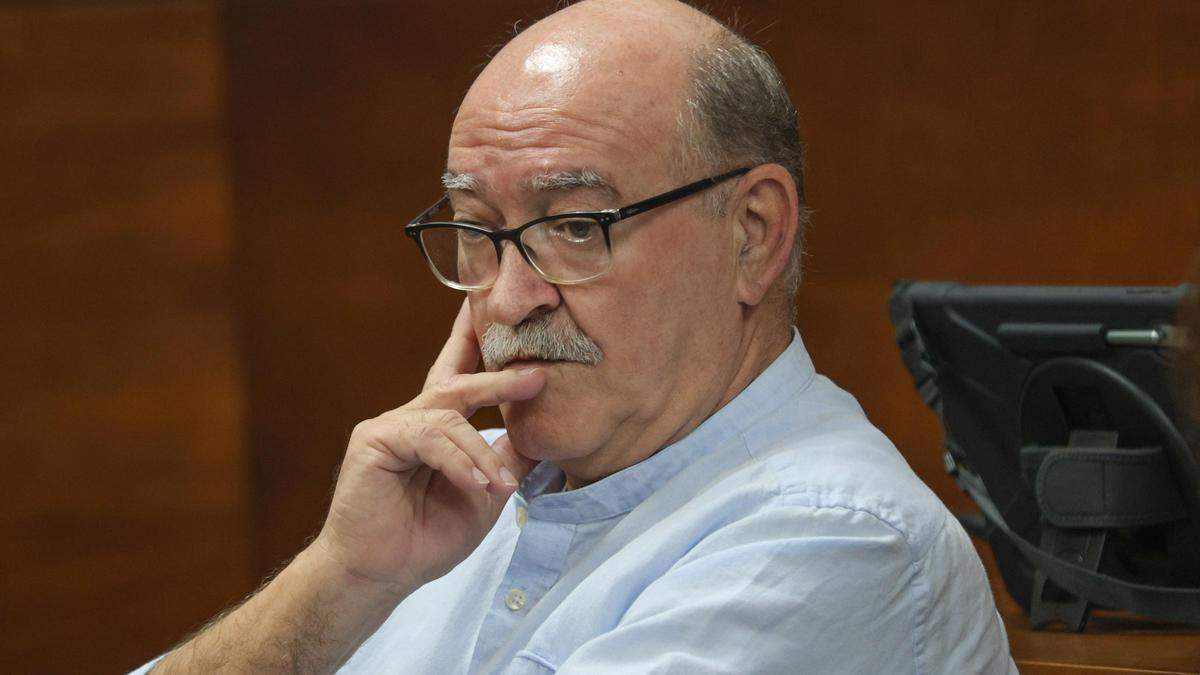 Trino Grau, alcalde en funciones ahora, durante un pleno