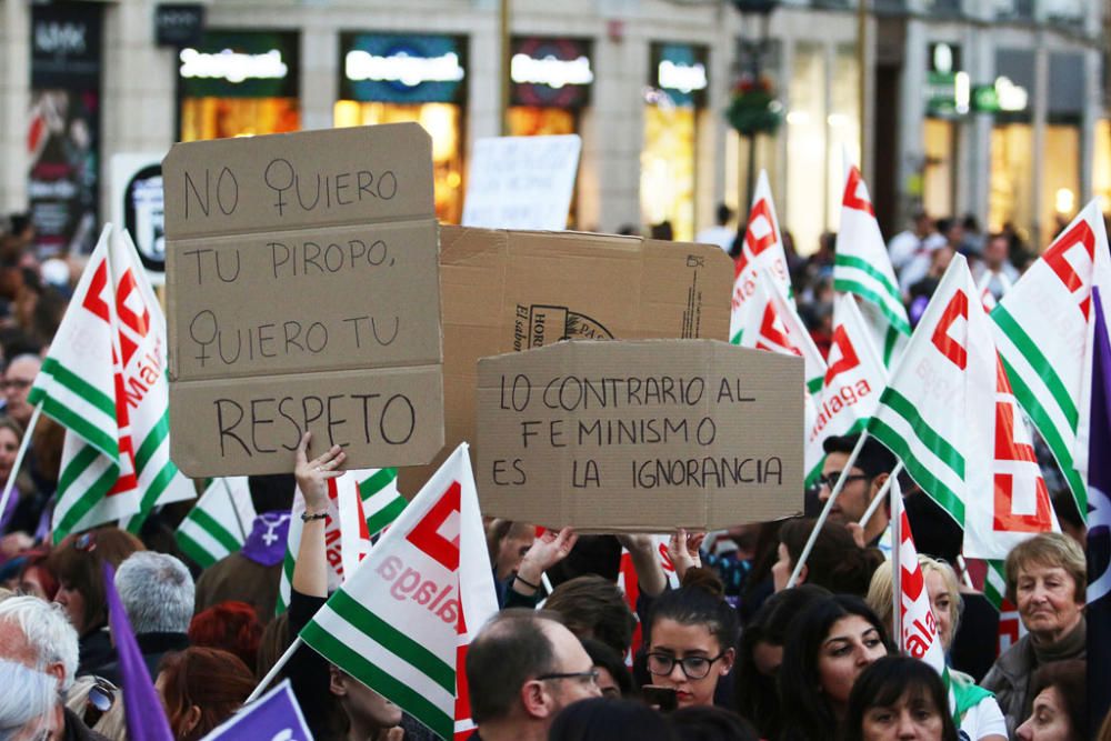 Cientos de personas se sumaron este miércoles a la marcha para conmemorar el Día Internacional de la Mujer. A la manifestación, que se inició en la Plaza de la Constitución a las 19.00 horas, acudieron asocaciones de mujeres como las Kellys de Málaga, Resistencia Feminista o el Movimiento Feminista Asociativo de Málaga