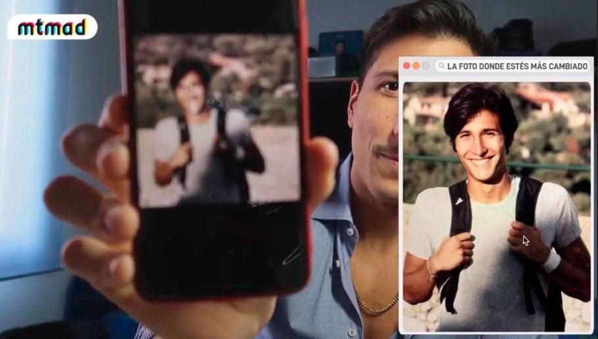 Gianmarco mostrando fotos antiguas