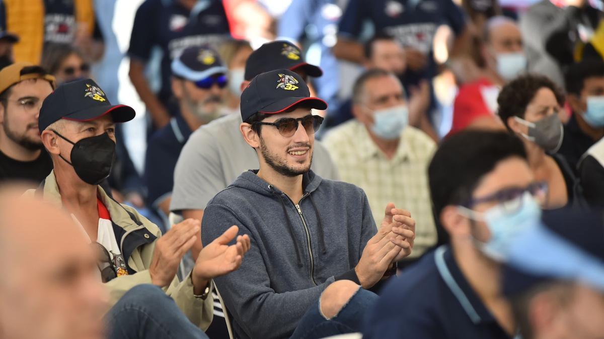 Aficionados en la carpa de Mazarrón