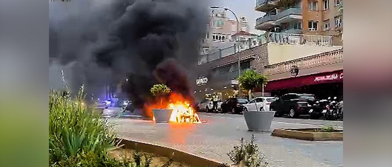 VÍDEO | Así ha sido el incendio de un coche en Portopí, en Palma