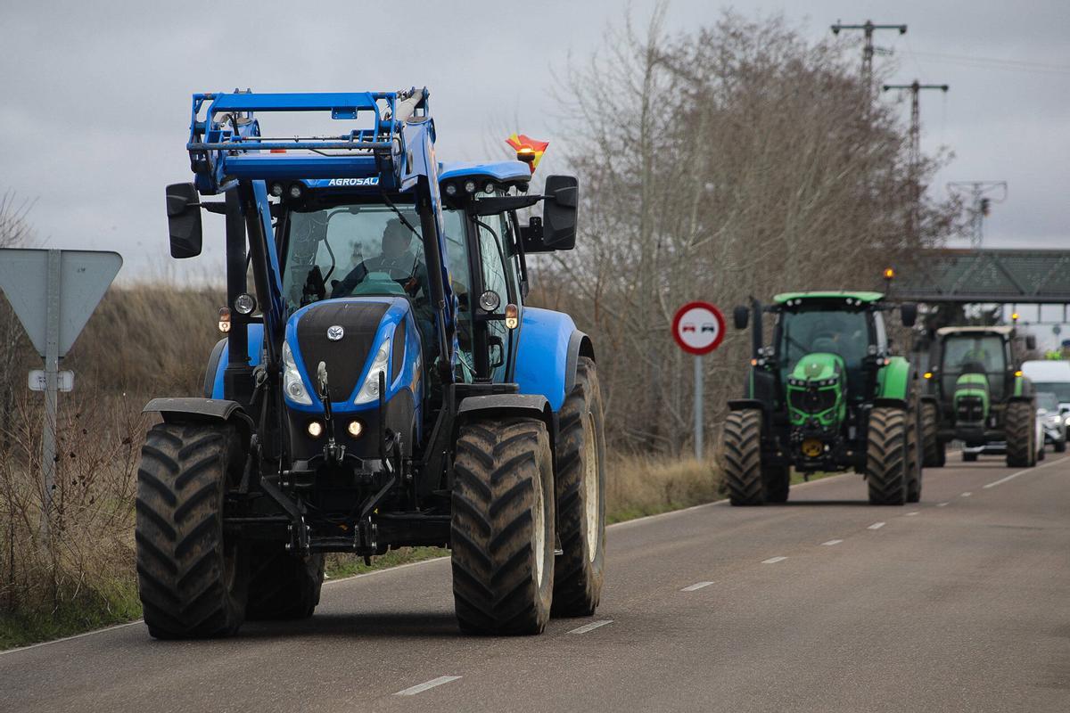 Tractorada de protesta de agricultores zamoranos contra el acuerdo de Mercosur