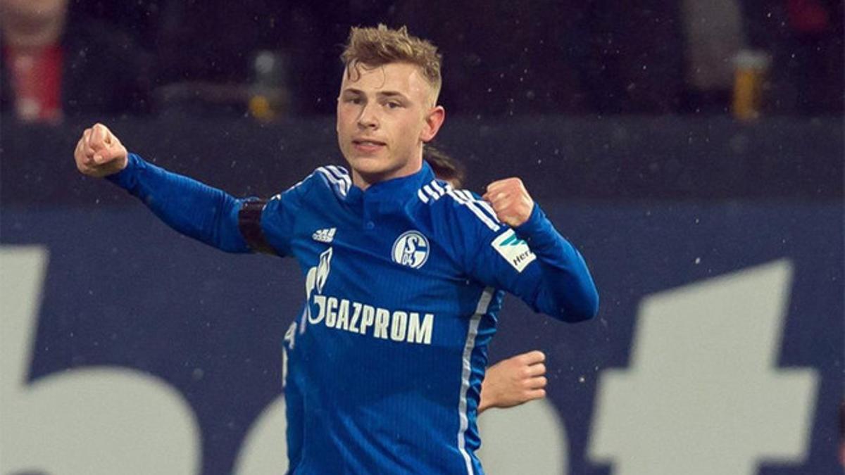 Max Meyer juega en el Schalke 04