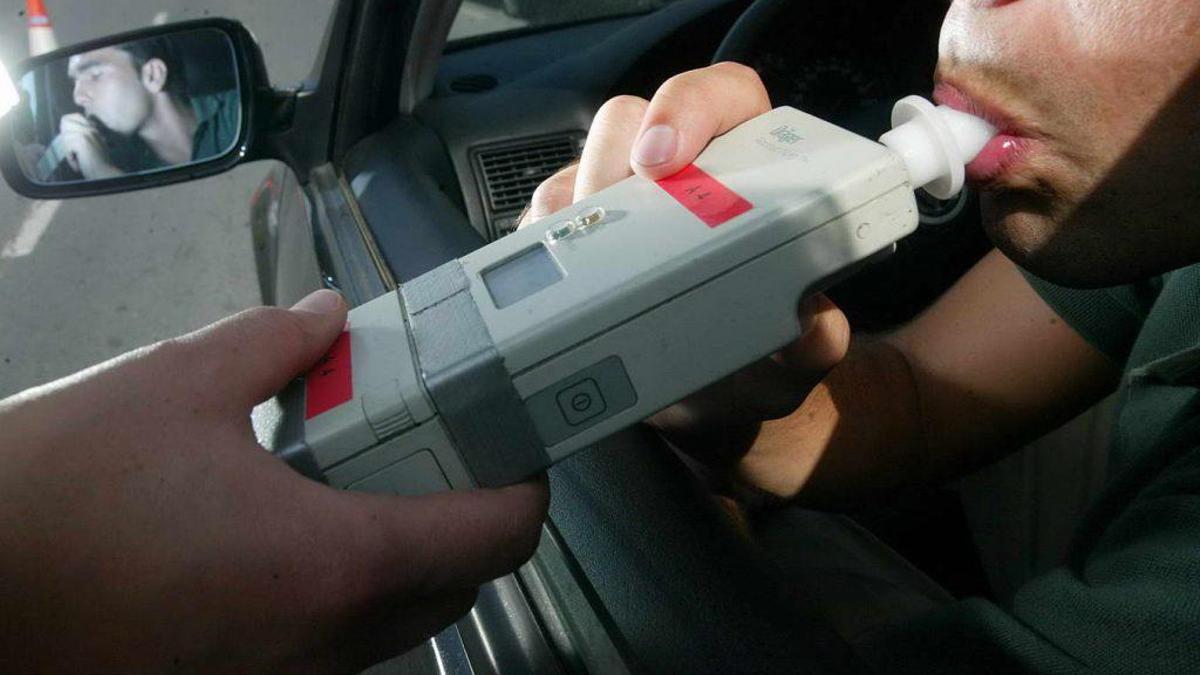 ¿Te puede hacer un Guardia Civil dos pruebas de alcoholemia en un mismo control? La DGT da la respuesta