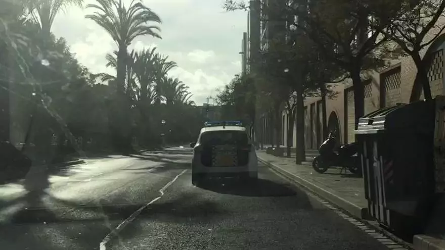 La Policía cierra un establecimiento de telefonía que vendía mascarillas en el centro de Alicante