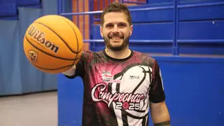 José Antonio Santaella regresa a México para entrenar al Panteras masculino