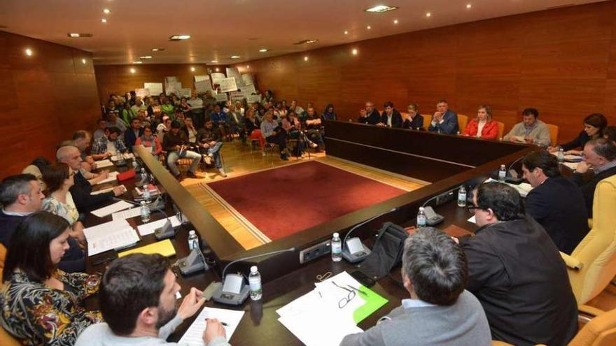 Pleno celebrado el pasado lunes y en primer término el grupo de gobierno. // Gustavo Santos