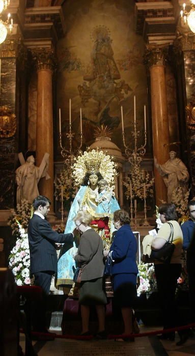 Retrospectiva de los primeros Besamanos a la Virgen de los Desamparados