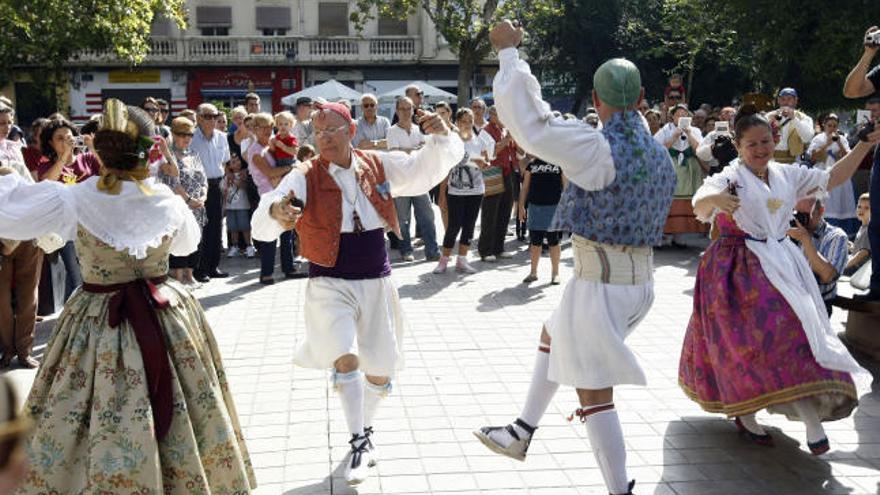 &#039;Dolçaines&#039;, &#039;tabalets&#039; y trajes tradiciones