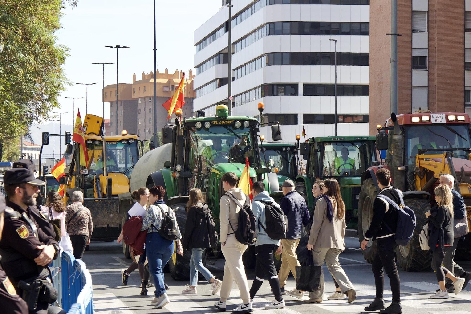 FOTOS: Los agricultores colapsan Murcia el 21F para protestar por la situación del campo