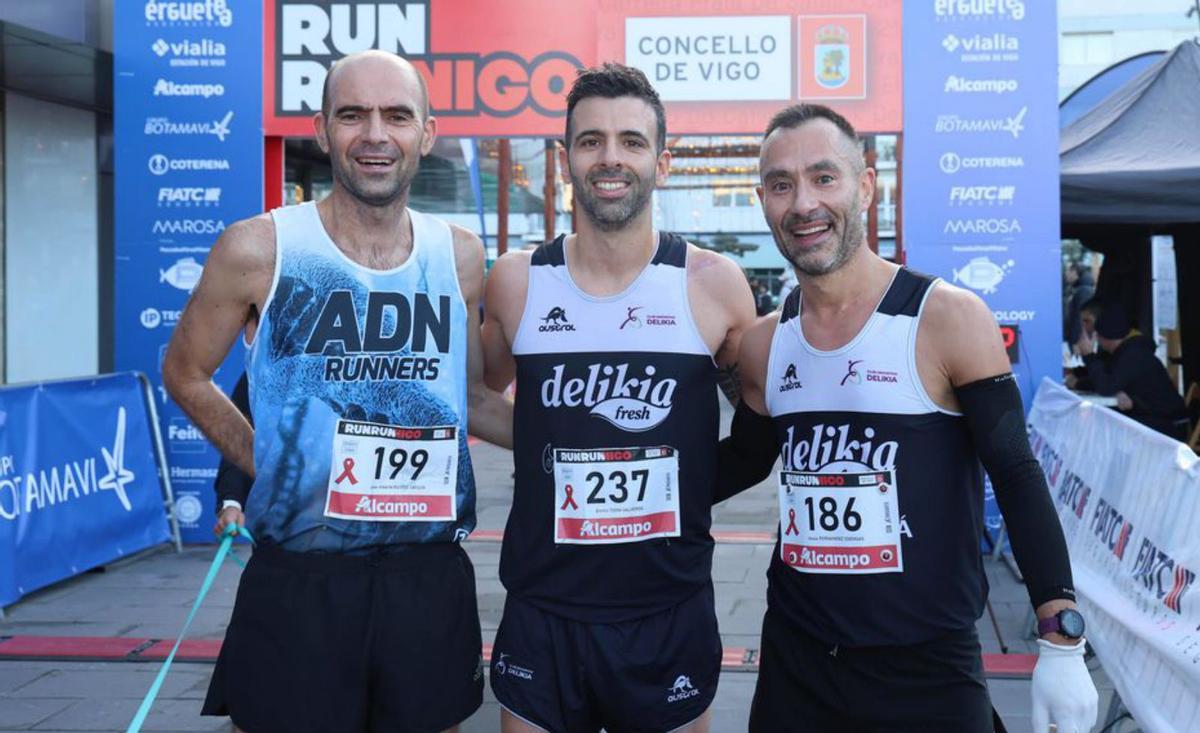 José Bastos, 
Emilio Tizón 
y Jesús Fernández, 
los tres primeros 
en los 10 k. 
|  Alba Villar