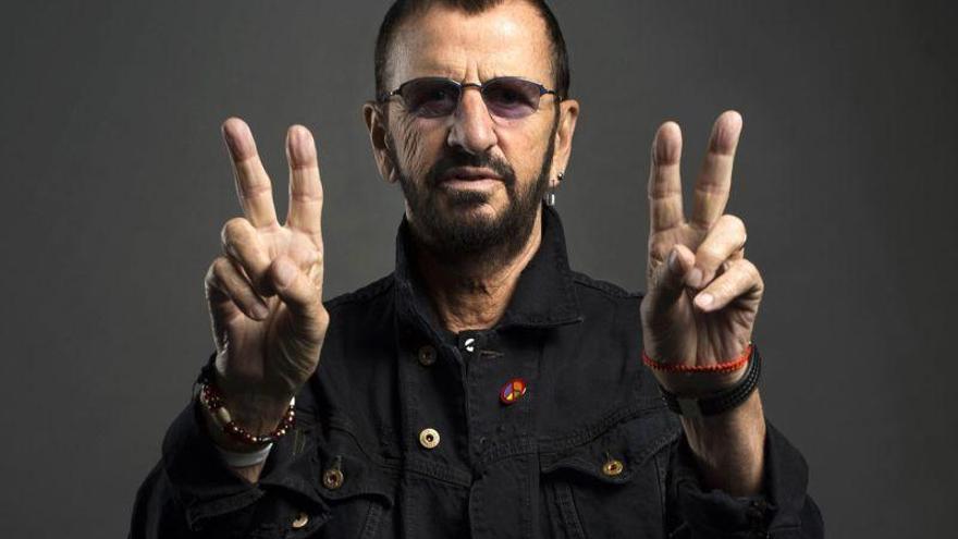 Isabel II nombra sir a Ringo Starr y Hugh Laurie