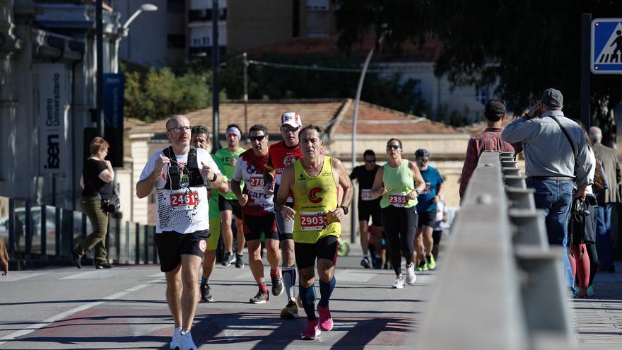 Juancho García e Isa Pelegrín triunfan en el regreso del Cross de la Artillería