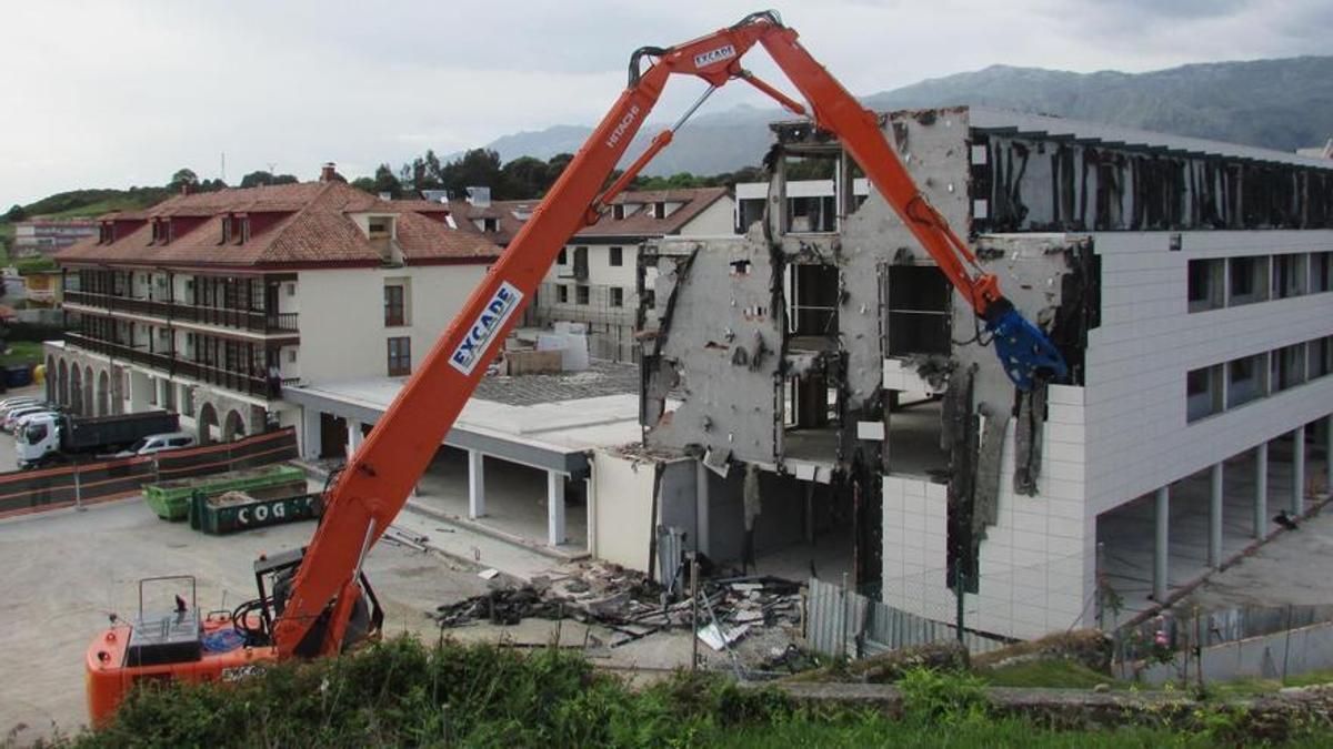 Deolición parcial del hotel Kaype.