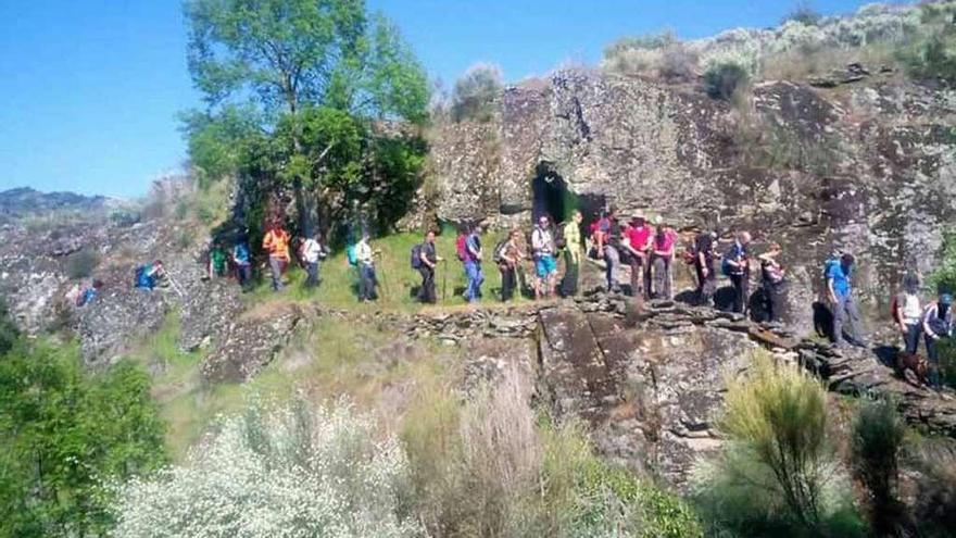 Miembros del Club Montañero en una salida al campo.