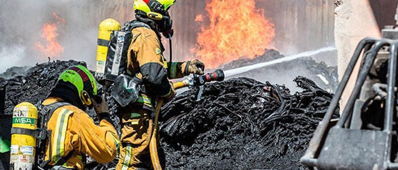 Imagen de archivo de la intervención de los bomberos en un incendio