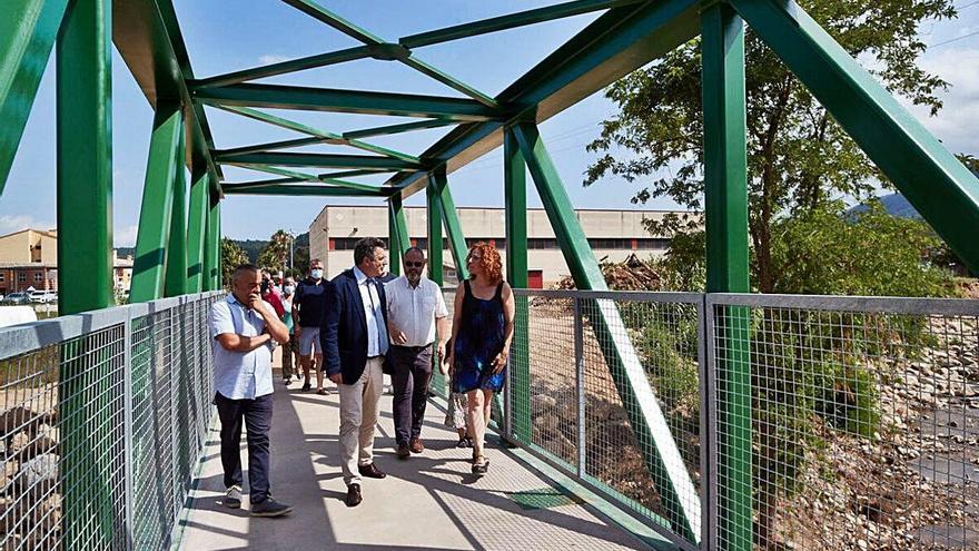 El nou pont de la riera d&#039;Osor durant la inauguració.