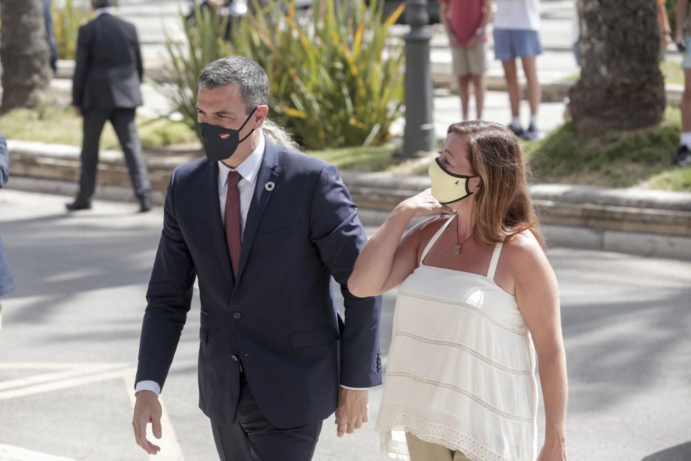 Francina Armengol recibe a Pedro Sánchez en el Consolat de Mar