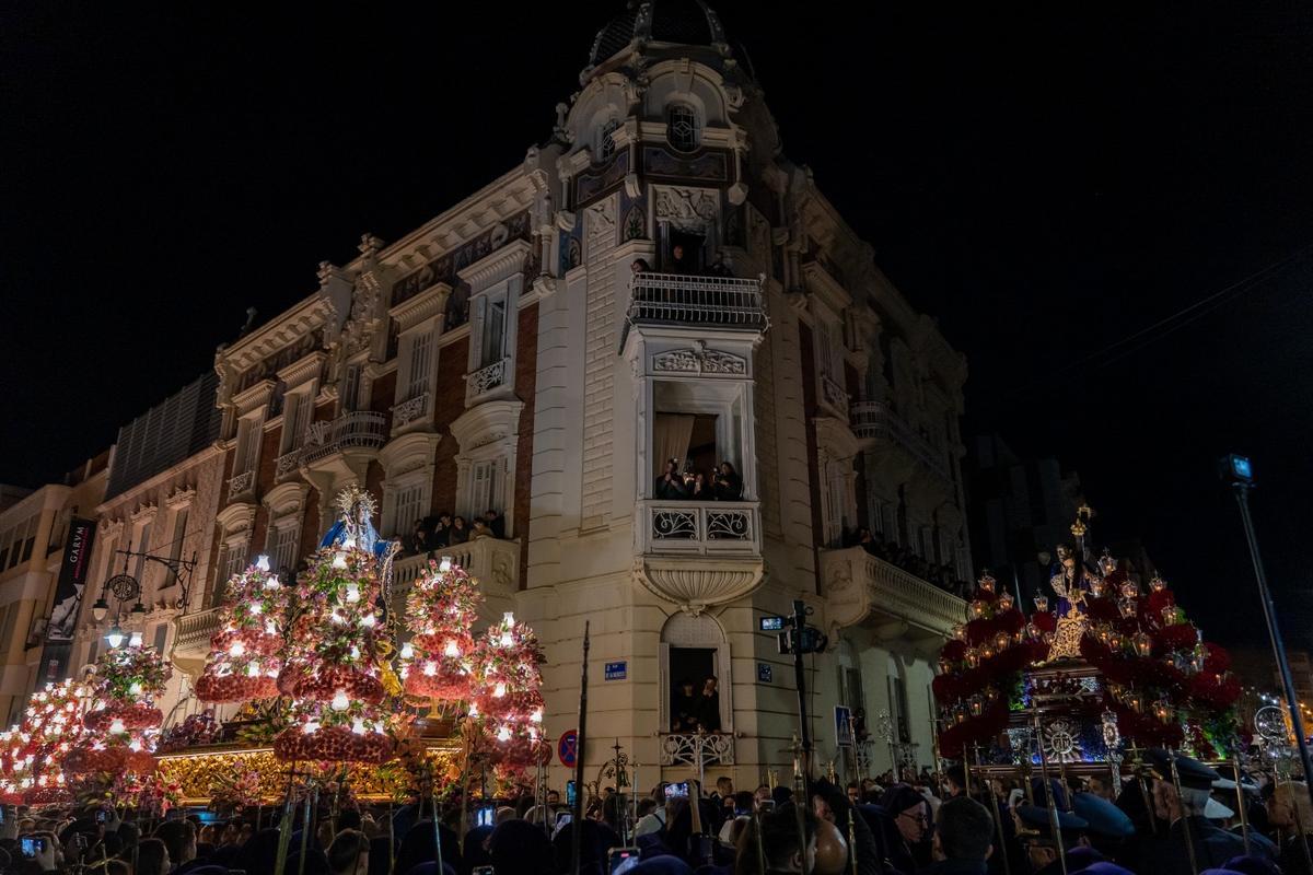 Encuentro entre N.P. Jesús Nazareno y la Sma. Virgen Dolorosa en la madrugada de este viernes