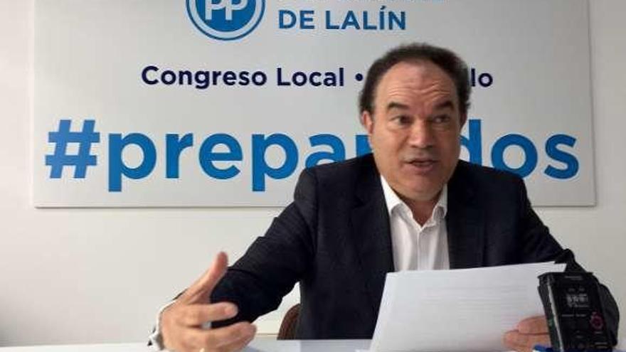 José Crespo, ayer, en la sede del PP de Lalín.