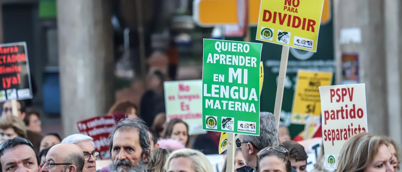 Manifestación contra el plurilingüismo en enero de 2020 en Orihuela