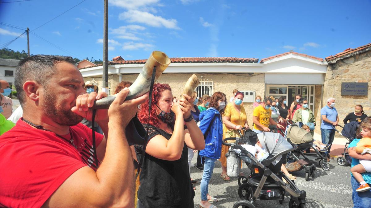 Los vikingos en una concentración anterior ante el centro de salud.