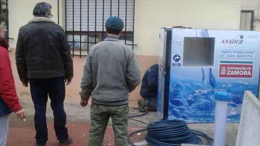 Instalación de la planta portátil, ayer, en Manganeses de la Lampreana.