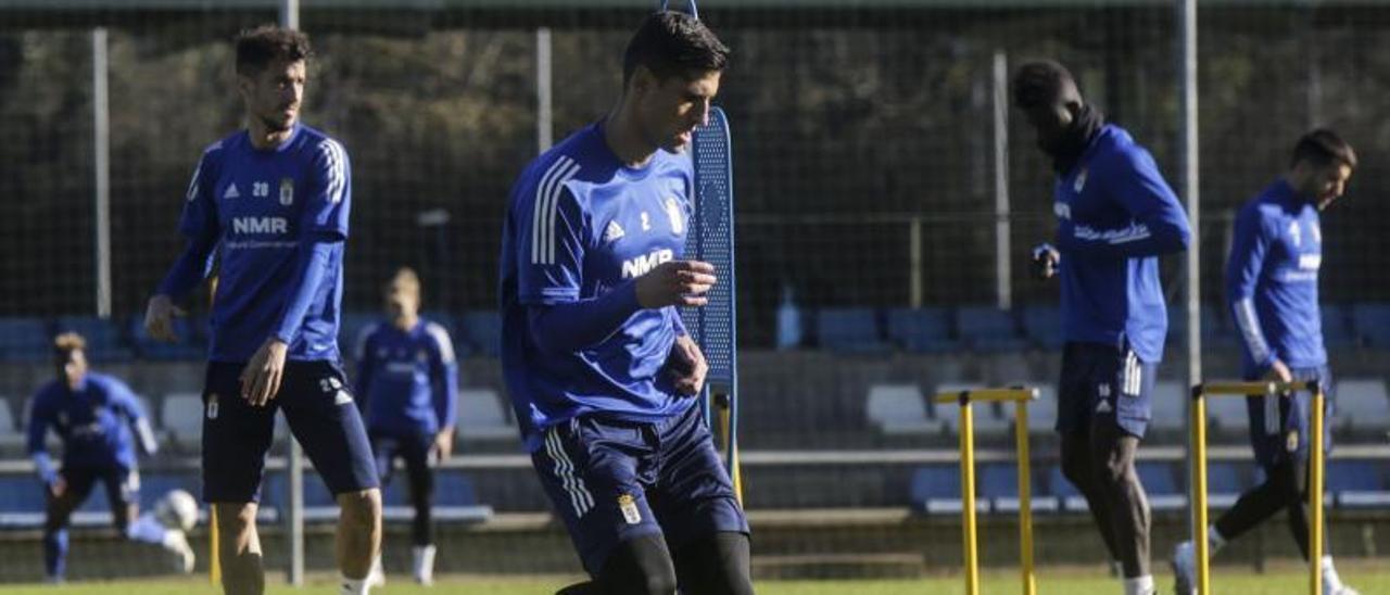 Grippo, durante un  entrenamiento del Oviedo en El Requexón.
| Miki López