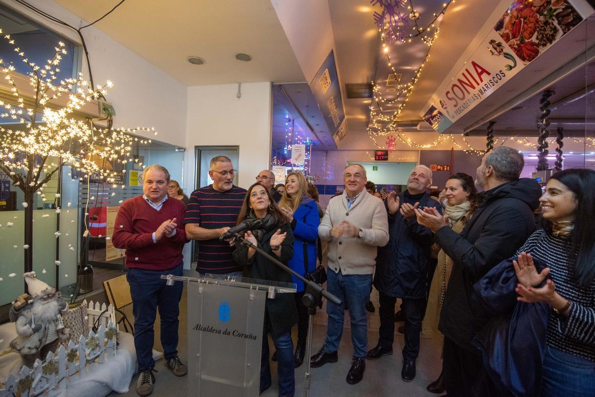 Encendido de las luces de Navidad en el mercado de Elviña de A Coruña