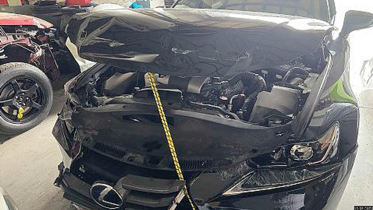 El morro del vehículo resultó con serios desperfectos tras el accidente ocurrido en mayo de 2024.