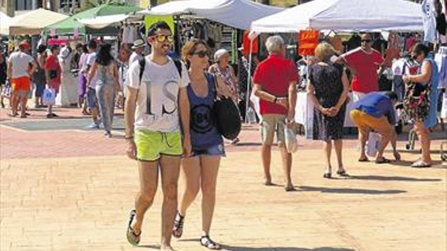 Los comercios salen a la calle en Peñíscola