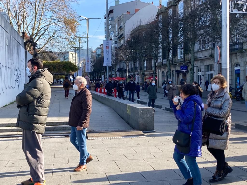 Los vigueses buscan blindarse frente al COVID antes de la Navidad