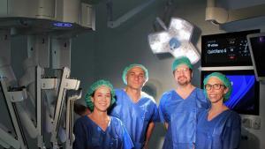 La jefa de Servicio de Ginecología de Vithas Barcelona Berta Díaz-Feijoo; los especialistas en Urología Pavel Gavrilov y Mario Alonso Narvaez, y la especialista en cirugía torácica Anna Ureña.