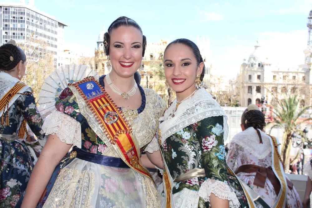 ... y con la fallera mayor de Campamento. Con ambas coincide, además, en peluquería.