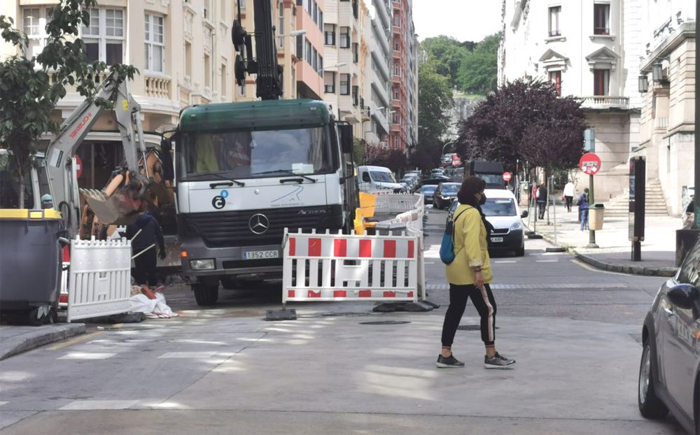 Reabre al tráfico la calle Fontán y se corta un tramo de Federico Tapia