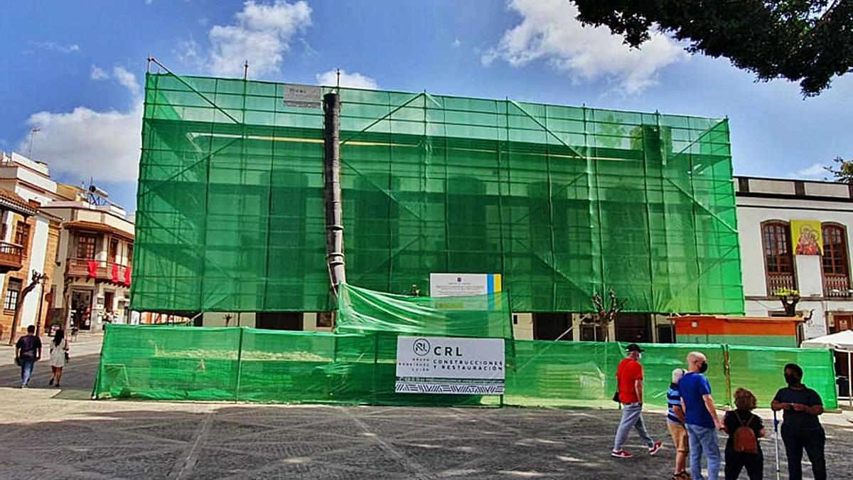 Obras de rehabilitación en el edificio de familia Alvarado en la Plaza del Pino, ayer.  | | LP/DLP