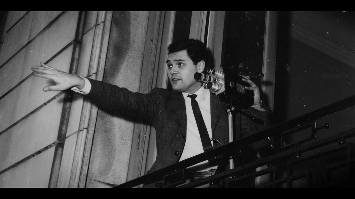 Waldo de los Ríos, en una imagen grabando con su cámara