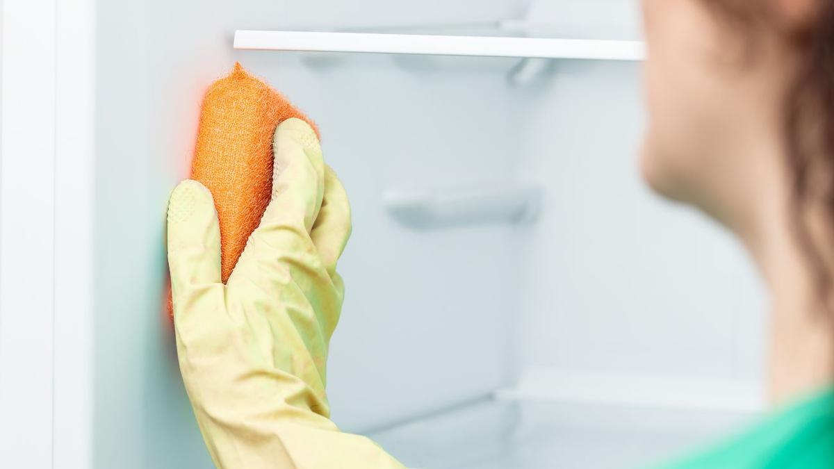 Cómo limpiar el frigorífico por dentro de forma rápida y eficaz